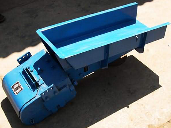 Electromagnetic vibrating feeder